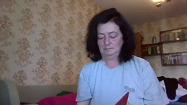 Snapshot of GypsiQueen2 chatting on July 2026 09:35:01 AM GypsiQueen2 online show from July 2026 09:35:01 AM