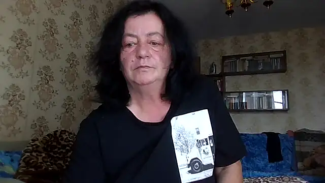 Snapshot of GypsiQueen2 chatting on July 2026 01:24:02 PM GypsiQueen2 online show from July 2026 01:24:02 PM