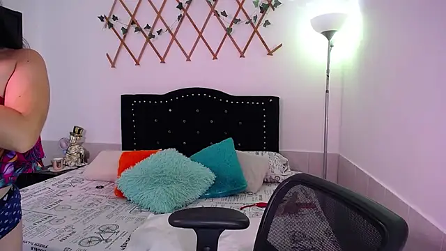 naughty girl 4u online show from November 2025 06:29:02 PM