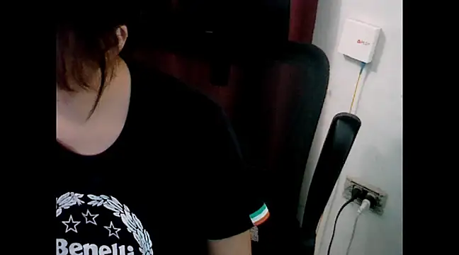 makemefallin online show from December 2024 03:33:02 PM