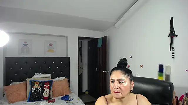 Snapshot of mature_bigboobs10 chatting on January 2025 10:43:01 AM mature bigboobs10 online show from January 2025 10:43:01 AM