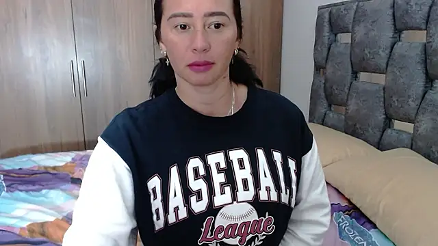 sara hott 1 online show from January 2025 07:40:01 PM