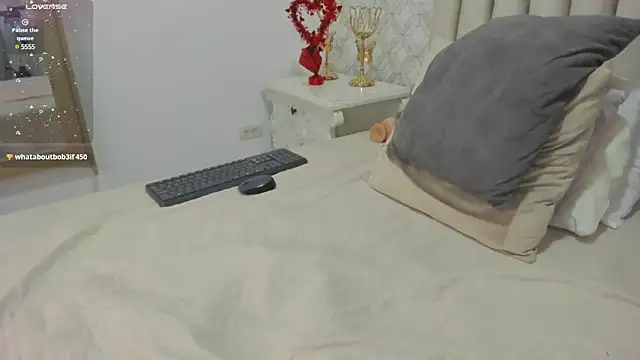 Pia Johnson  online show from February 2025 05:51:02 AM