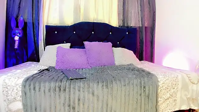 lesly xx online show from April 2026 07:22:01 PM