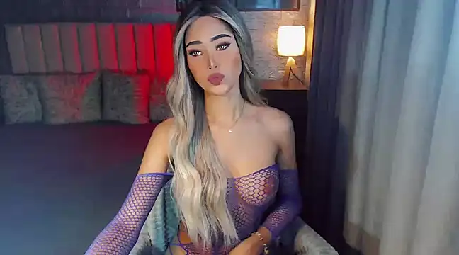 Snapshot of Miss_Amandaversace chatting on February 2025 09:35:02 PM Miss Amandaversace online show from February 2025 09:35:02 PM