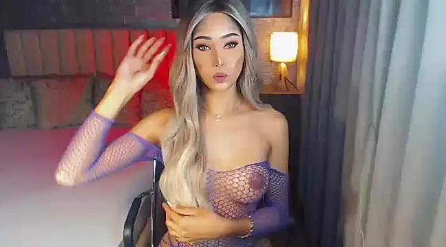 Snapshot of Miss_Amandaversace chatting on February 2025 03:45:02 AM Miss Amandaversace online show from February 2025 03:45:02 AM
