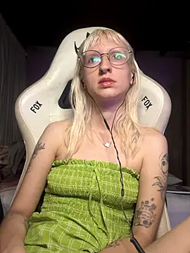 bunnydark00 online show from November 2025 12:55:01 AM