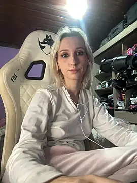 Snapshot of bunnydark00 chatting on June 2026 05:01:01 AM bunnydark00 online show from June 2026 05:01:01 AM