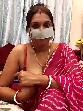 Queen Dolly online show from December 2024 05:44:01 PM