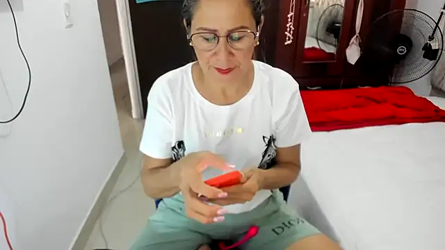 jademartin  online show from March 2025 08:40:02 PM