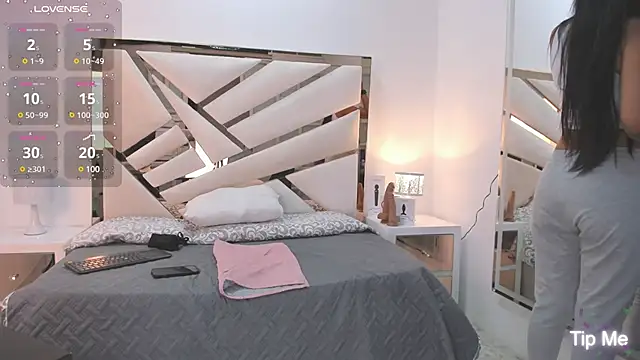 Naughty  Mom online show from January 2025 12:36:01 PM