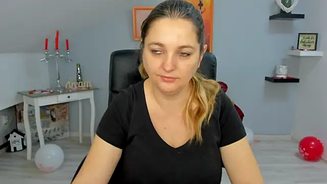 LollaGirl online show from February 2025 04:23:02 AM