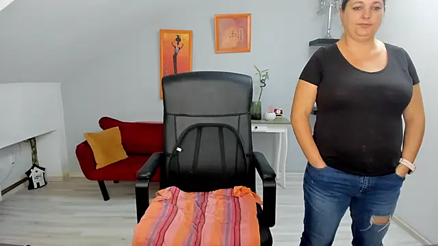 LollaGirl online show from October 2025 03:37:01 AM