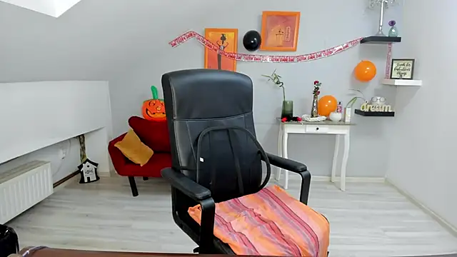 LollaGirl online show from October 2025 04:27:01 AM