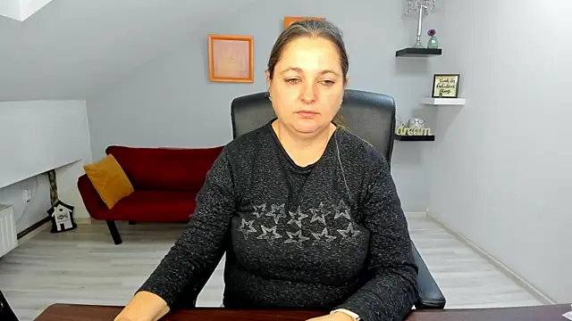 LollaGirl online show from December 2025 04:28:02 AM