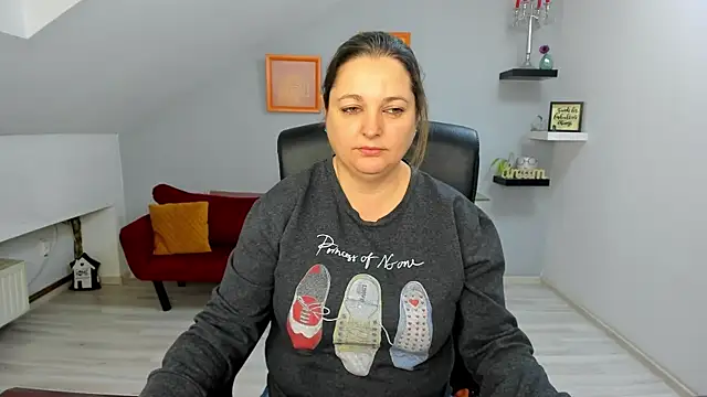 LollaGirl online show from January 2026 04:18:02 AM