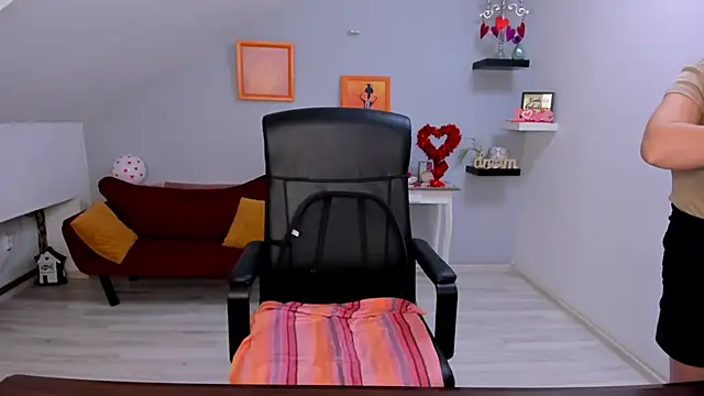 LollaGirl online show from February 2026 04:29:01 AM