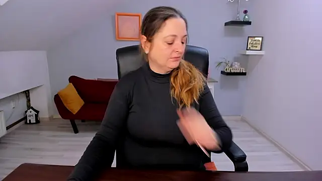 LollaGirl online show from February 2026 04:11:01 AM