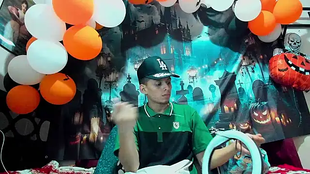 davidlatin66 online show from October 2025 01:20:01 AM