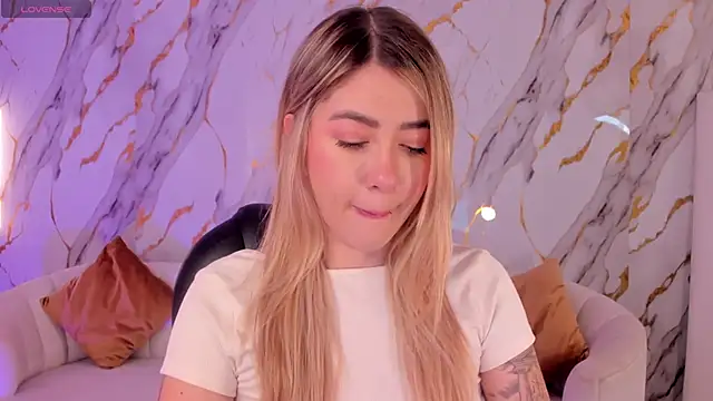 EveBensonX online show from December 2025 11:52:02 AM