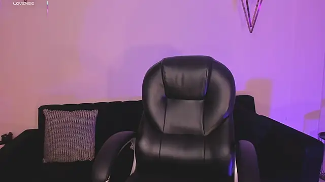 EveBensonX online show from December 2025 11:41:01 AM