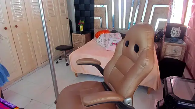 Snapshot of cute_sassy chatting on October 2025 05:35:02 PM cute sassy online show from October 2025 05:35:02 PM