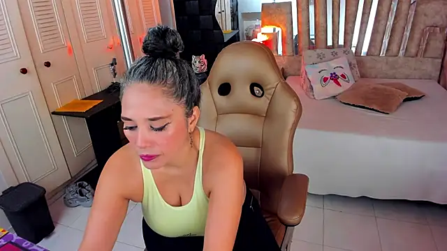 cute sassy online show from April 2026 02:11:01 PM