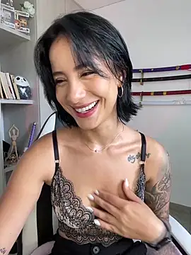 Snapshot of Ale_Lewis chatting on December 2024 03:33:02 PM Ale Lewis online show from December 2024 03:33:02 PM