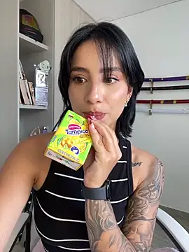 Snapshot of Ale_Lewis chatting on December 2024 05:13:01 PM Ale Lewis online show from December 2024 05:13:01 PM