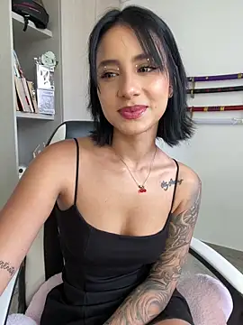 Snapshot of Ale_Lewis chatting on December 2024 08:39:01 PM Ale Lewis online show from December 2024 08:39:01 PM