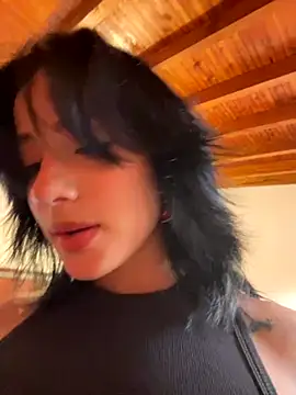 Ale Lewis online show from December 2025 10:05:01 PM