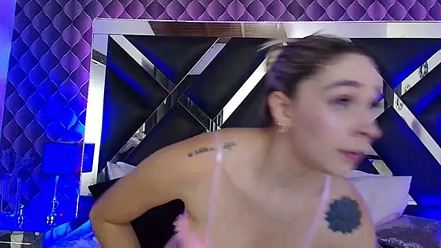 victoriaa lee  online show from November 2025 06:59:02 PM