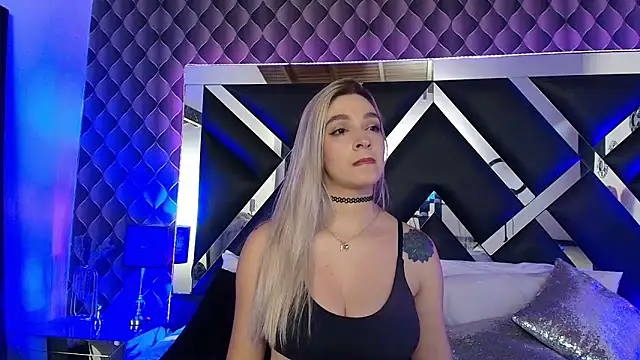 victoriaa lee  online show from November 2025 08:00:01 PM