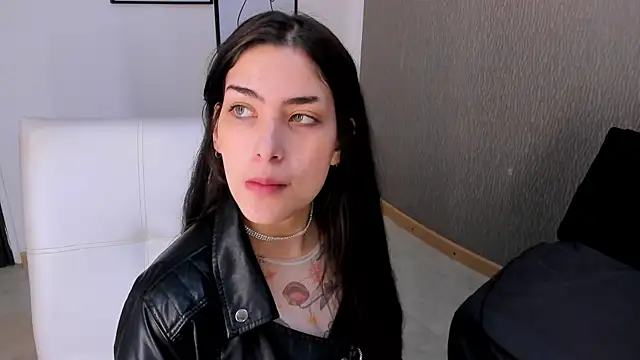 Alexa Thaylor  online show from December 2025 02:59:02 PM