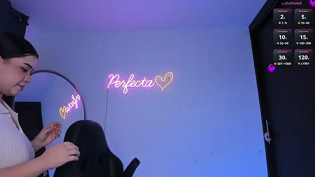 daniela hornny online show from September 2025 04:02:02 AM