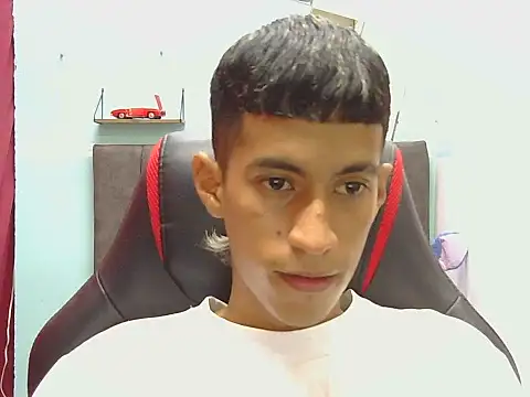 Angelstripboy online show from May 2026 11:43:01 PM