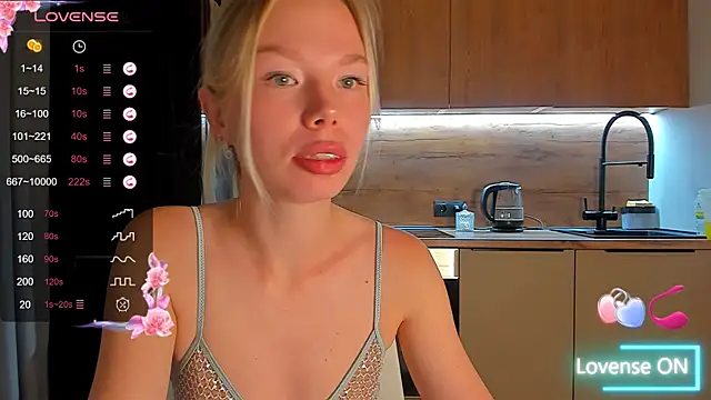 Snapshot of Olivia_Bells chatting on October 2025 09:12:02 PM Olivia Bells online show from October 2025 09:12:02 PM