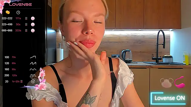 Snapshot of Olivia_Bells chatting on October 2025 10:10:01 PM Olivia Bells online show from October 2025 10:10:01 PM