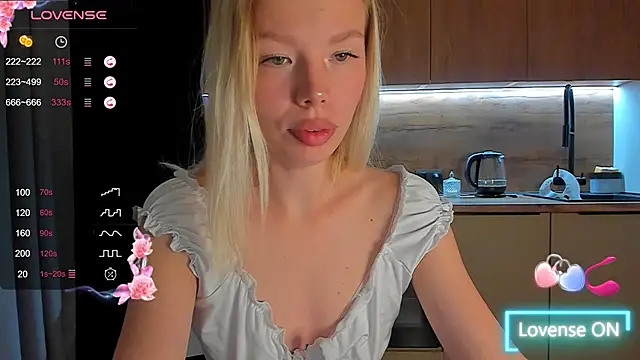 Snapshot of Olivia_Bells chatting on October 2025 09:27:02 PM Olivia Bells online show from October 2025 09:27:02 PM