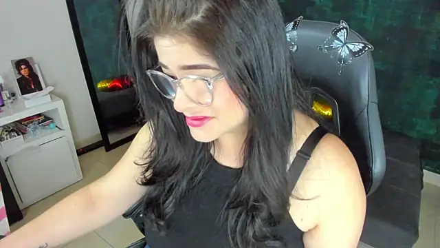 BellaFlaming online show from December 2024 11:04:01 AM