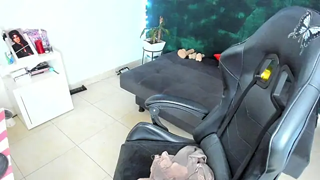 BellaFlaming online show from January 2025 10:00:02 AM