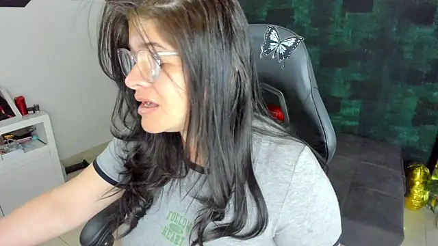 BellaFlaming online show from January 2025 11:32:02 AM