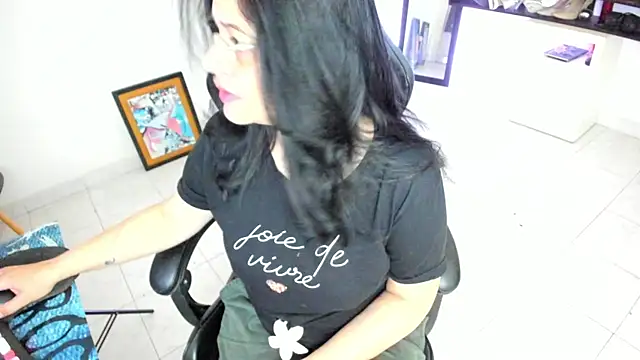 BellaFlaming online show from April 2026 10:52:02 AM