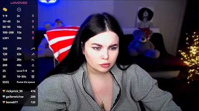 Emily Mo online show from December 2024 11:15:02 AM