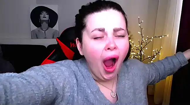 Emily Mo online show from February 2025 09:47:01 AM