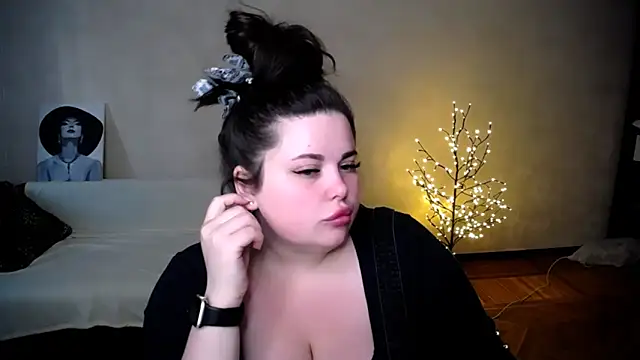 Emily Mo online show from June 2026 05:32:02 AM