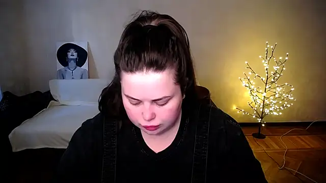 Emily Mo online show from June 2026 05:32:02 AM