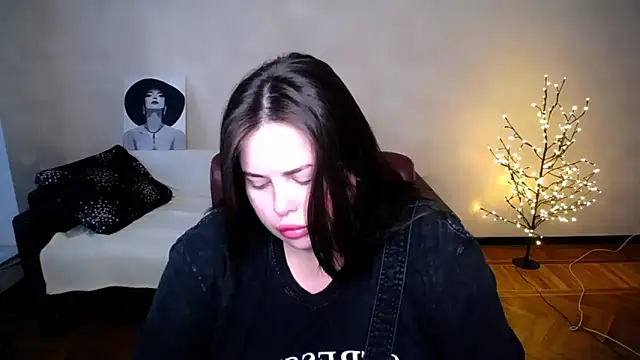 Emily Mo online show from June 2026 05:49:02 AM