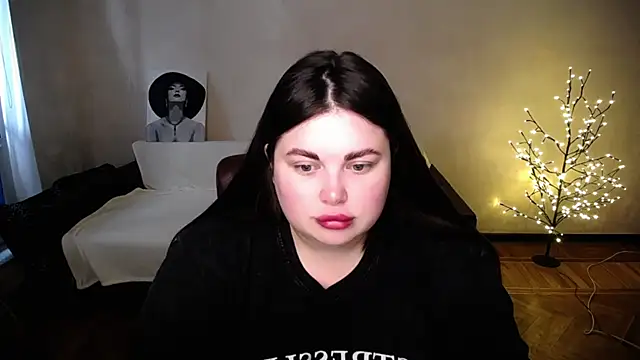 Emily Mo online show from June 2026 06:07:01 AM
