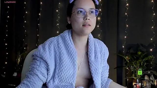Snapshot of shantalc3rezo chatting on February 2025 04:42:02 AM shantalc3rezo online show from February 2025 04:42:02 AM